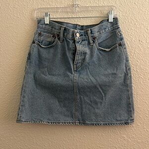 EUC Levi’s denim mini skirt